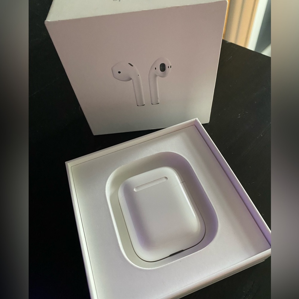 Apple AirPods 2nd Gen